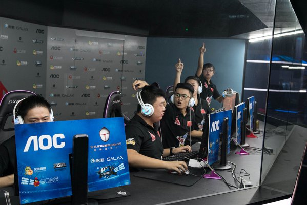 來努力的嘉 來努力的嘉