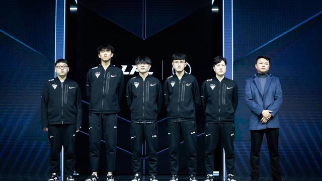 在同一洞里 在同一洞里